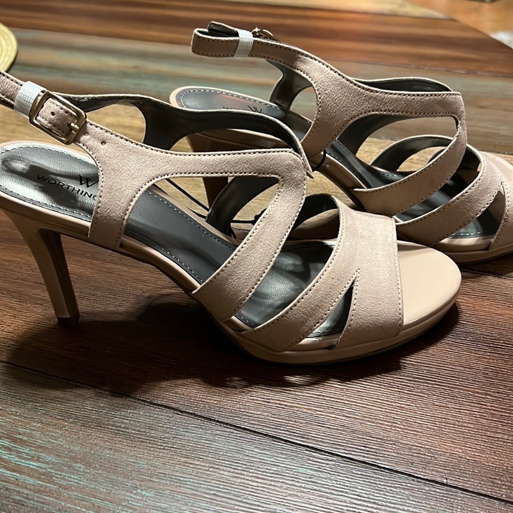 Worthington, new, size 8 1/2 beige heels